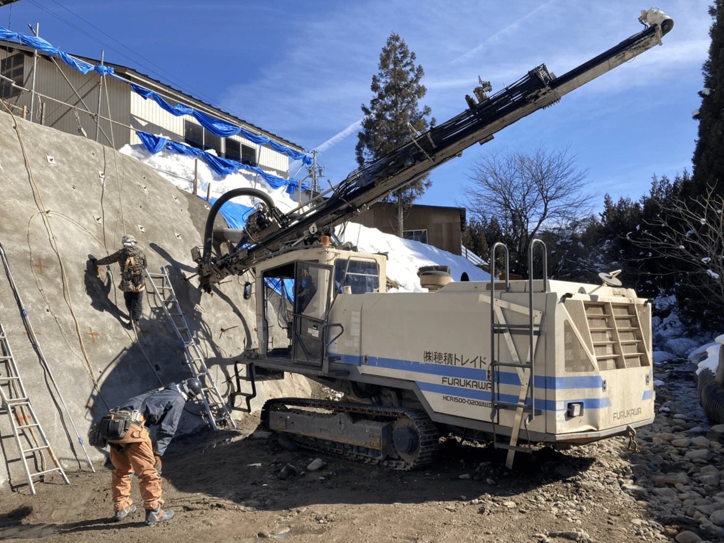 油圧クローラードリル 地山補強土工法 (ロックボルト工法)